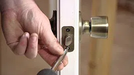 Hollywood Locksmith Store Hollywood, FL 954-366-0891 - changing-locks